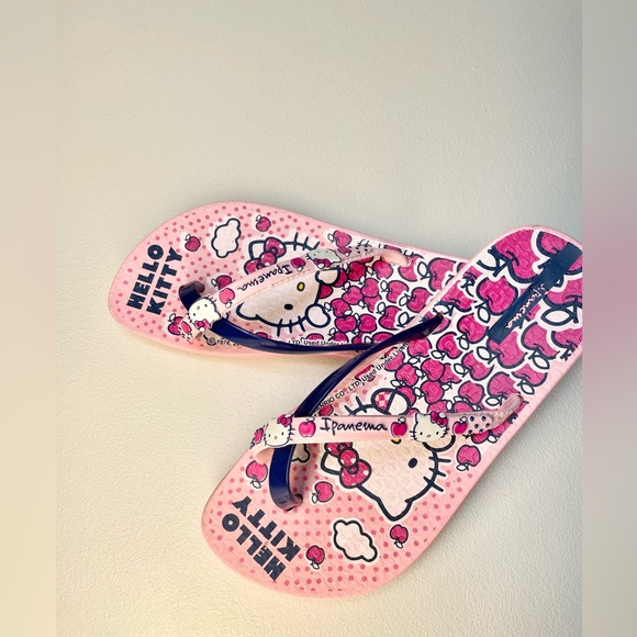Girls Hello Kitty Flip Flops | Size 13/1 - Picture 2 of 5
